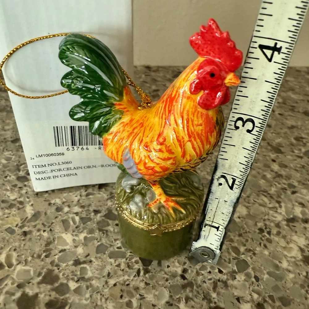 Porcelain Rooster hidden treasure hinged trinket box ornament - Picture 3 of 5